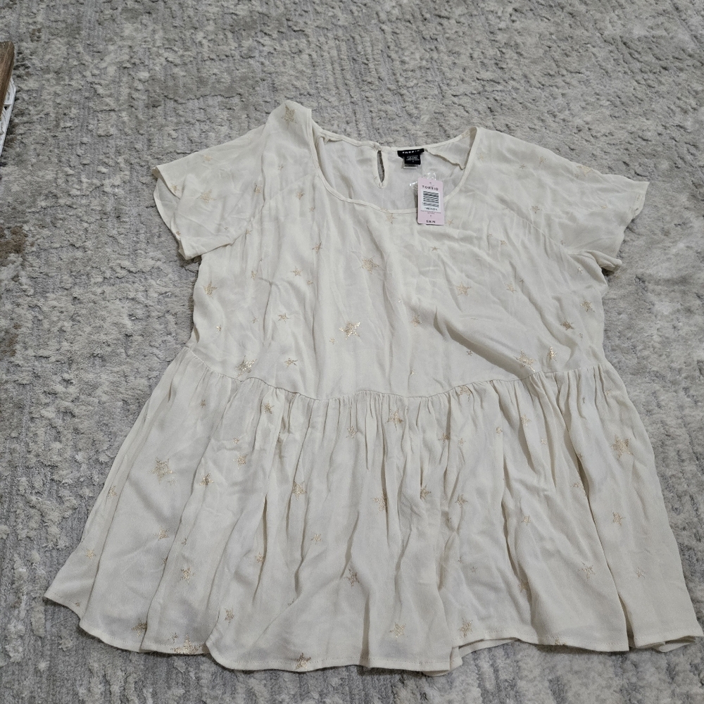 Sold Short Sleeve Blouse with Star Embroidery Torrid - Picture 1 of 5